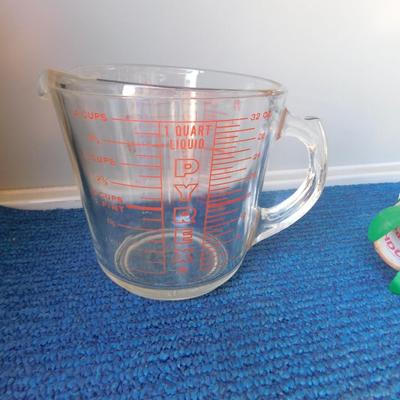 ðŸ˜ƒLARGE MIXING BOWL, SILICON PIE CRUST COVER, LIQUID MEASURING AND DRY CUPS, AND MORE