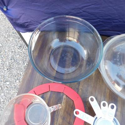 ðŸ˜ƒLARGE MIXING BOWL, SILICON PIE CRUST COVER, LIQUID MEASURING AND DRY CUPS, AND MORE