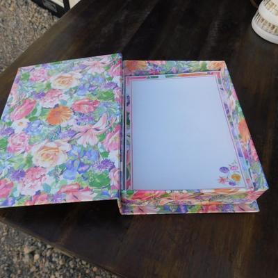 PRETTY LITTLE LOT OF GIRLY ITEMS, THAT INCLUDED THESE NICE VINTAGE FINDS