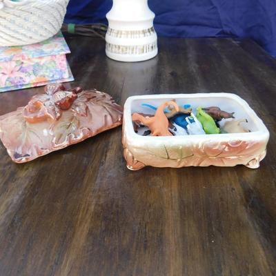 PRETTY LITTLE LOT OF GIRLY ITEMS, THAT INCLUDED THESE NICE VINTAGE FINDS