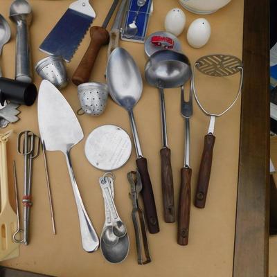 ðŸ˜® HOLY VINTAGE UTENSILS, AND EVEN MORE!!