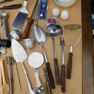 ðŸ˜® HOLY VINTAGE UTENSILS, AND EVEN MORE!!