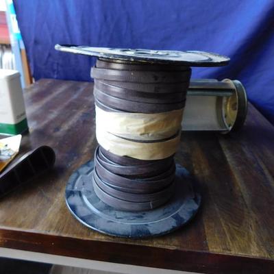 MISC VINTAGE HOUSEHOLD  ITEMS