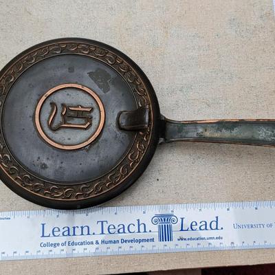 VINTAGE L.E.MASON CO Cooper Gilded Butler Crumb Catcher With Lid
