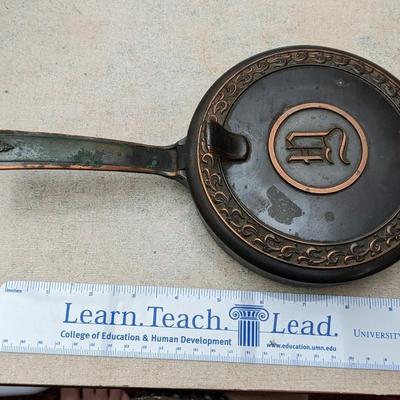 VINTAGE L.E.MASON CO Cooper Gilded Butler Crumb Catcher With Lid