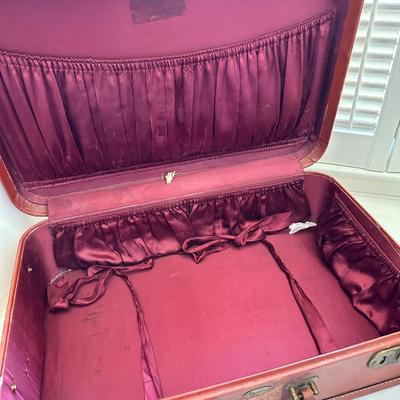 Suitcase/Doll Lot