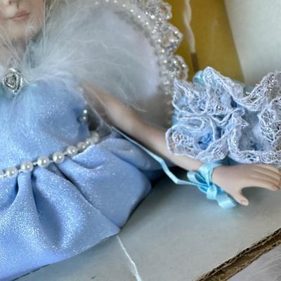 World Gallery Doll Lot