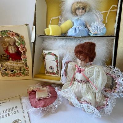 World Gallery Doll Lot
