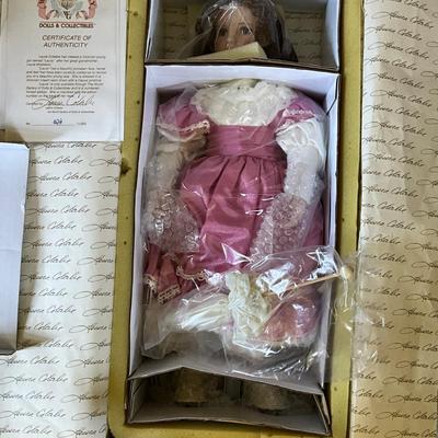 World Gallery Doll, Laura