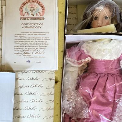 World Gallery Doll, Laura