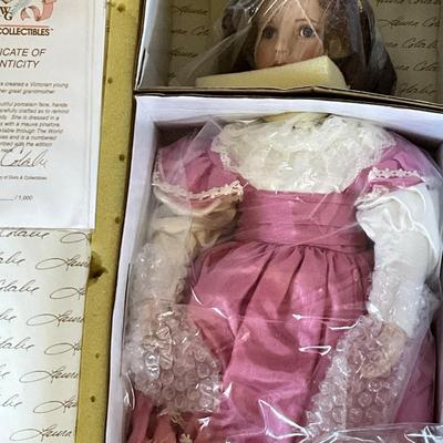 World Gallery Doll, Laura