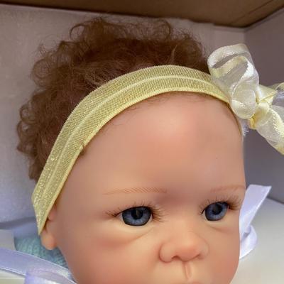 Ashton Drake Galleries Sweetly Snuggled Sarah Doll Lot