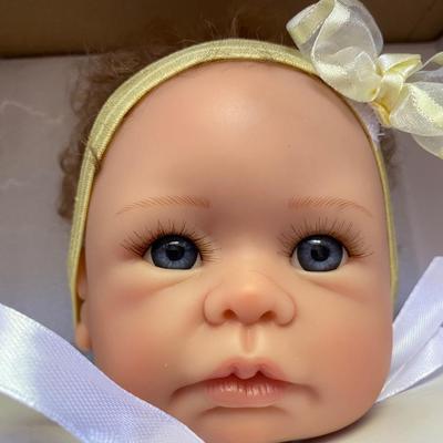 Ashton Drake Galleries Sweetly Snuggled Sarah Doll Lot