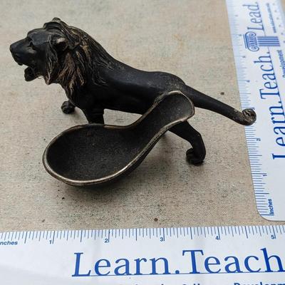 Vintage Metal Lion Pipe Rest Holder