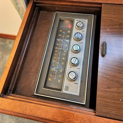 Lot #86  Vintage MAGNAVOX Stereo/Radio