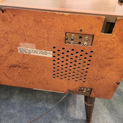 Lot #86  Vintage MAGNAVOX Stereo/Radio
