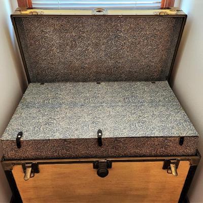 Lot #89  David Horn Luggage Co. of New Orleans Vintage Trunk