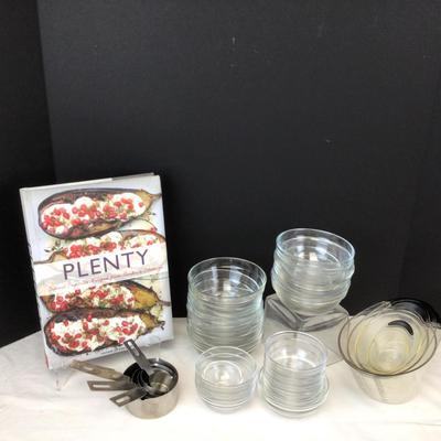 284 â€œPlentyâ€ Prep Dishes & Measuring Tools