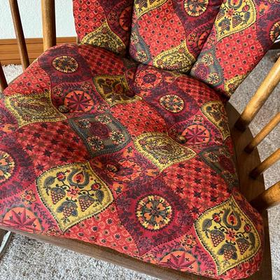 Vintage rocking chair w/ pad