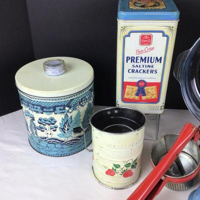 296 Vintage Kitchen Lot