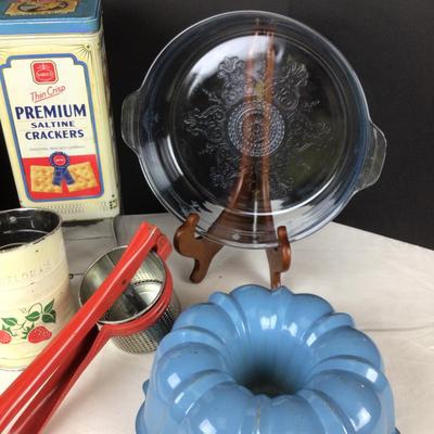 296 Vintage Kitchen Lot