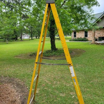 Louisville 8ft. Fiberglass ladder