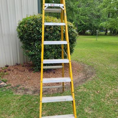 Louisville 8ft. Fiberglass ladder