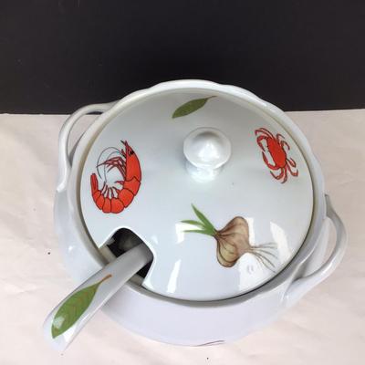 412 Crab & Lobster Tureen