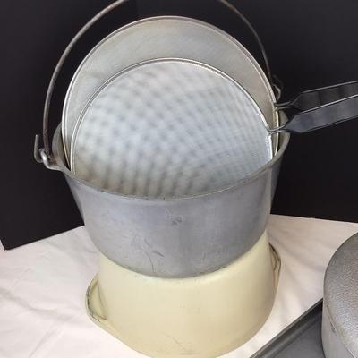 413 Vintage Aluminum Wear Pots & Foundry Griddle