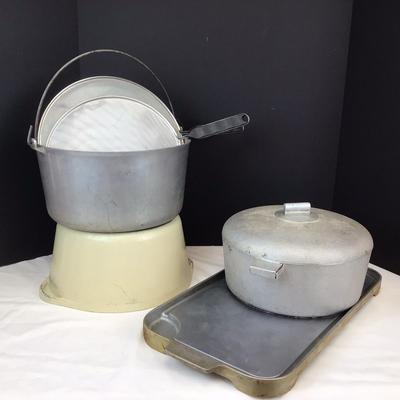 413 Vintage Aluminum Wear Pots & Foundry Griddle