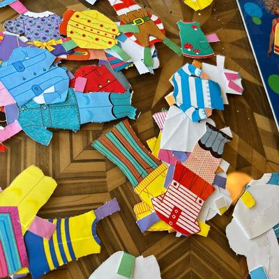 Lot of paper dolls