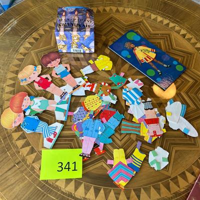 Lot of paper dolls