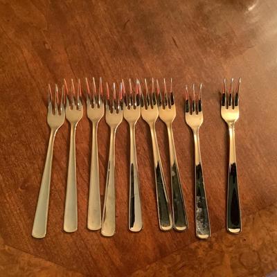 Lot 592  Yamazaki- "Cache" Stainless Flatware Set Japan 48pc Set & 10 Cocktail Forks