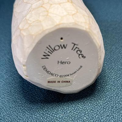 WILLOW TREE â€œHEROâ€ FIGURAL WIDOW w/FLAG