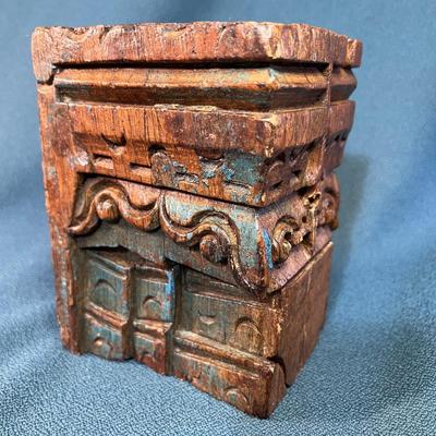 ANCIENT INDIAN TEMPLE WOOD CARVED SEGMENT