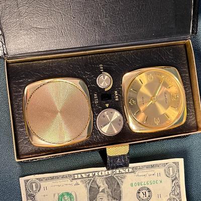 EXCELLENT VINTAGE NOVELTY BOOK CLOCK RADIO 