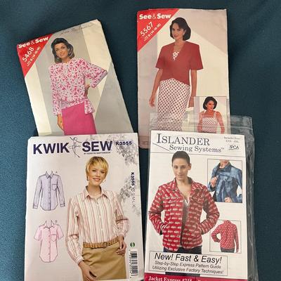 VINTAGE MISSES CLOTHING SEWING PATTERNS