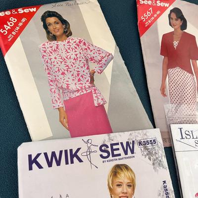 VINTAGE MISSES CLOTHING SEWING PATTERNS
