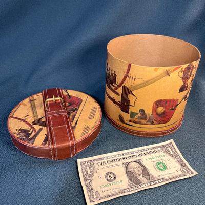 SMALL â€œHAT BOXâ€ VINTAGE STYLE w/ STRAP