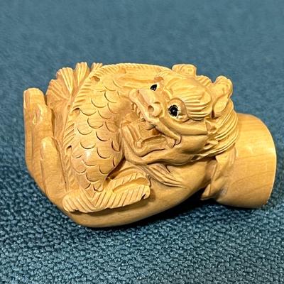 EXQUISITE DRAGON IN HAND JAPANESE NETSUKE