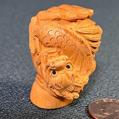 EXQUISITE DRAGON IN HAND JAPANESE NETSUKE