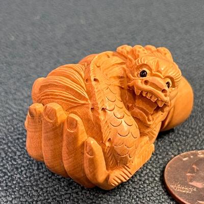 EXQUISITE DRAGON IN HAND JAPANESE NETSUKE