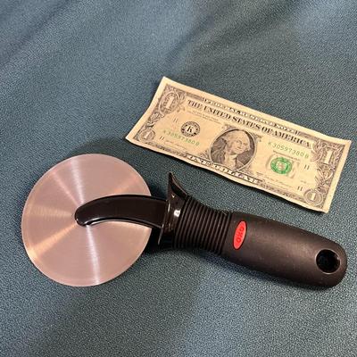 OXO PIZZA CUTTER