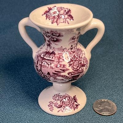 CLARICE CLIFF â€œTONQUINâ€ DESIGN HANDLED VASE