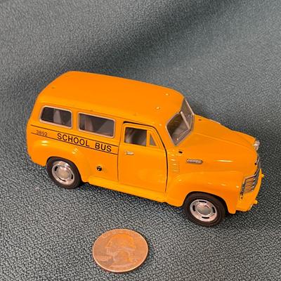 â€œKINSMARTâ€ METAL SCHOOL BUS 1950 CHEVY SUBURBAN