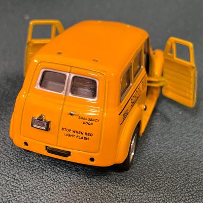â€œKINSMARTâ€ METAL SCHOOL BUS 1950 CHEVY SUBURBAN