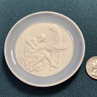 LLADRO BISQUE 3-D LUTE PLAYER SMALL PLATE