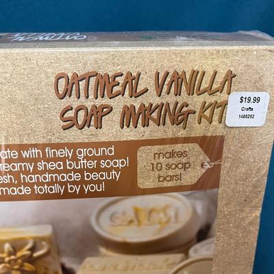 OATMEAL VANILLA SOAP MAKING KIT 