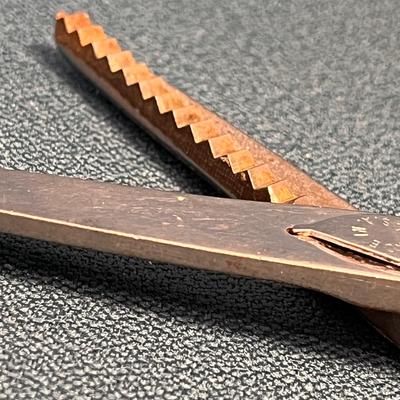 VINTAGE PINKING SHEARS
