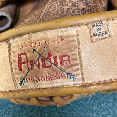 Vintage Andia v Snap Baseball Glove